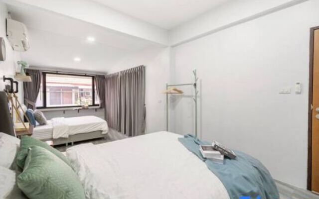 RB2 Chatuchak, Netflix, SpeedNet, Bts,mrt, 12Pax
