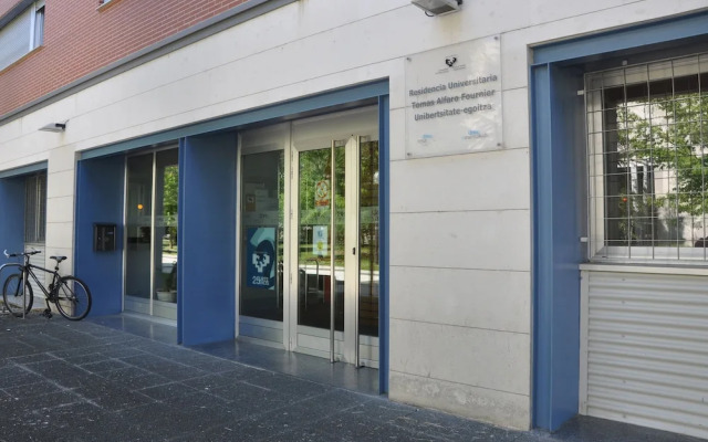 Residencia Universitaria Resa Tomás Alfaro Fournier - Centro Adscrito a REAJ - Campus Accomodation