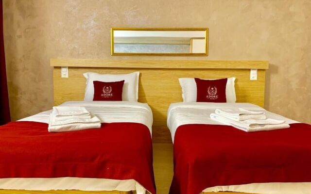 Hotel Adore