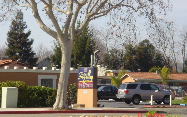 Tri Valley Inn & Suites