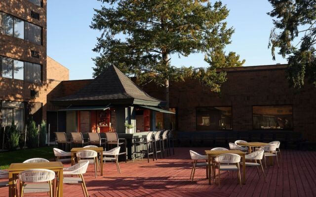 Sheraton Grand Rapids Airport Hotel