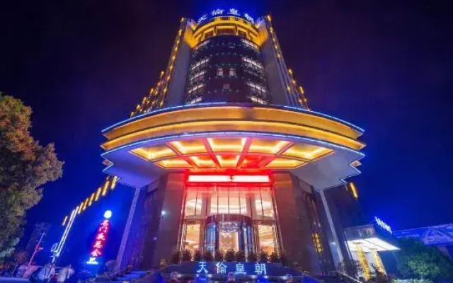 Tianlun Huangchao International Hotel(Chibi North Railway Station)