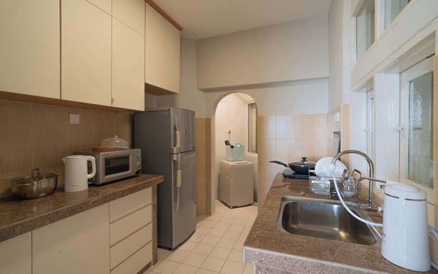 Stylish 3BR Stay Near Gurney Drive, Free Parking