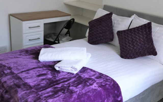 Thornes Road House by Serviced Rooms Ltd