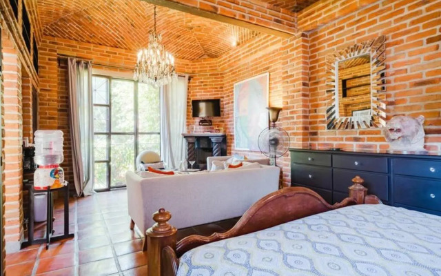 Be a Diva in the Queen's Suite at Inn Ajijic