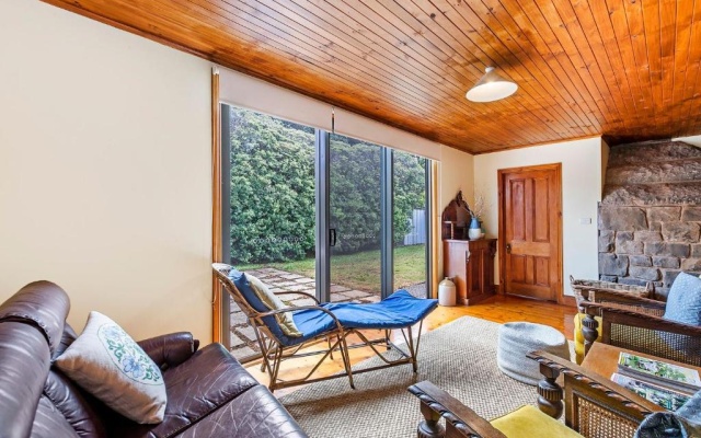 Breakfast Creek Cottage - Central bluestone cottage – Guest Rooms – Port Fairy