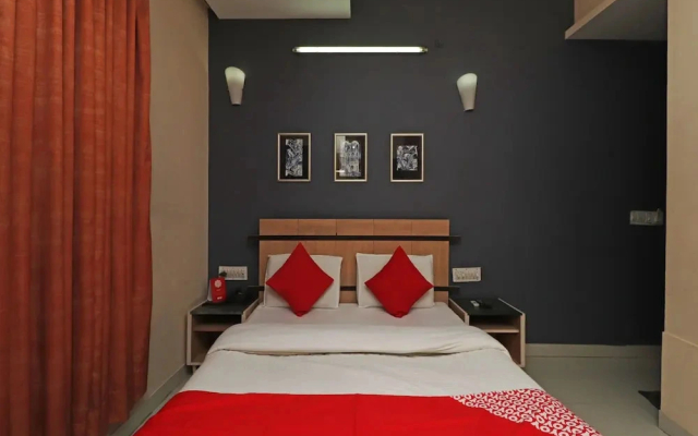Hotel Girish