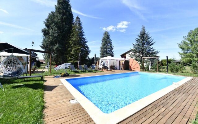 Apartment with 2 Bedrooms in Cormatin, with Wonderful City View, Pool Access, Enclosed Garden