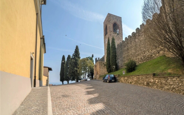 Bright Apartments Moniga - Castle Bells
