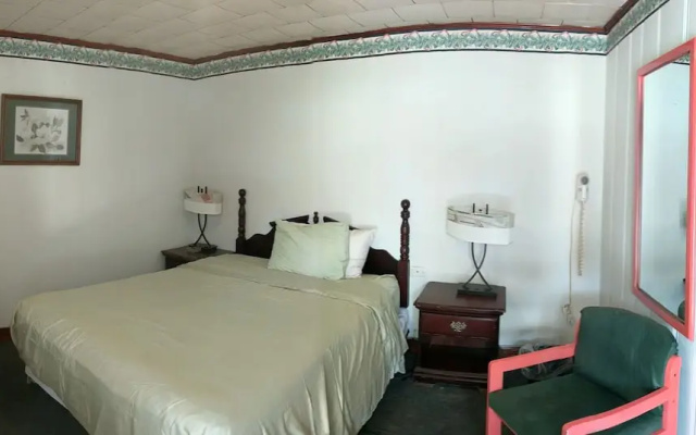Colonial Inn