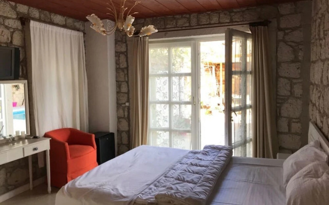 Begonvil Butik Otel by Aliki Alacati