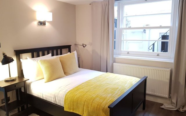 Stunning 2 Bed Ensuites Flat in Victoria - Zone 1