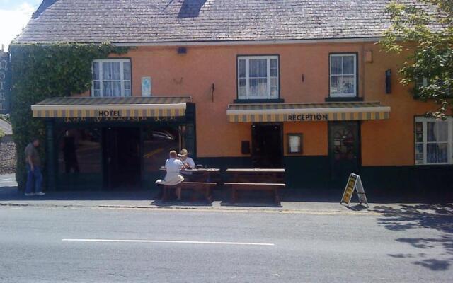 Mountshannon Hotel