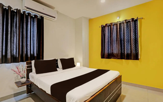 OYO 13869 Hotel Saharsh Grand