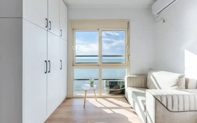 Studio With Amazing Sea View and Beach Access Durr s