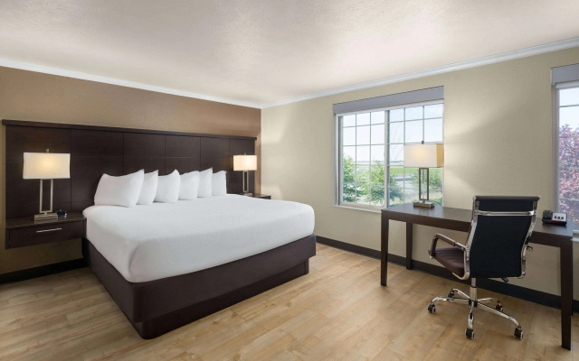 Ramada by Wyndham Moses Lake