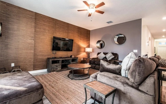 6 Bdrm 5 Bath Golf Resort