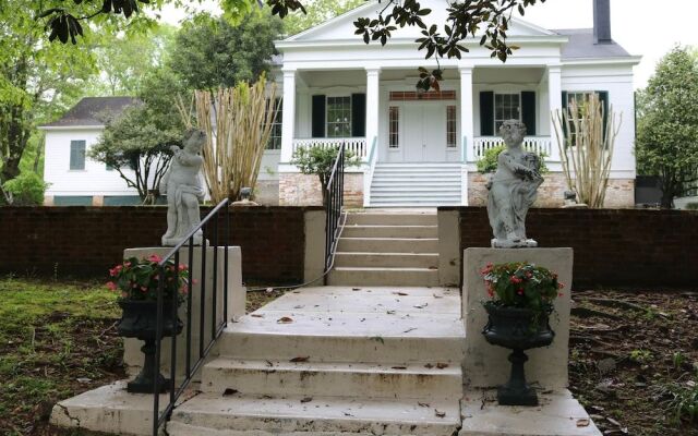Collina Plantation Inn