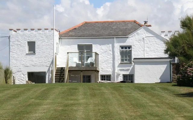 Halzephron House