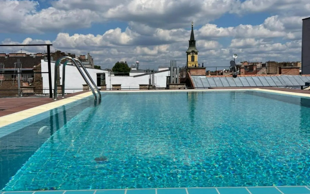 Romantic Deluxe Studio In The City's Epicentrum