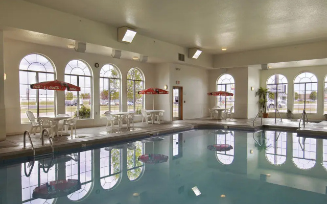 Travelodge and Suites Fargo/Moorhead