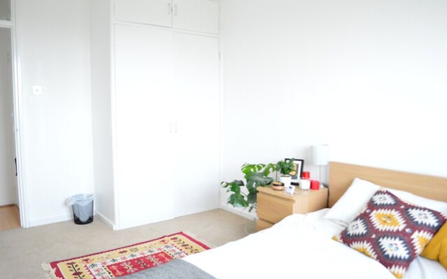 Spacious 1 Bedroom Apartment in Homerton