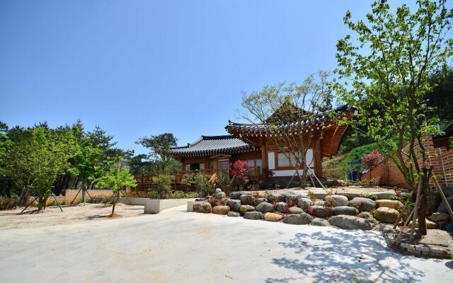 Yeosu Hanulchaeok Pension