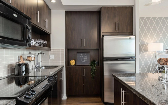 QuickStay - Beautiful Toronto Condo, City Views