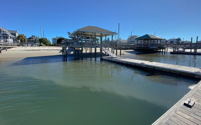 Aqua Vista by Sea Scape Properties