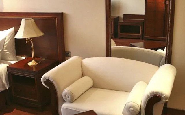 Trianon Royal Hotel