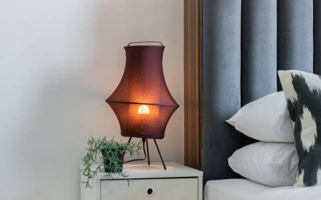 Vibrant 2BR By Burj Khalifa Gym/pool by Belvilla