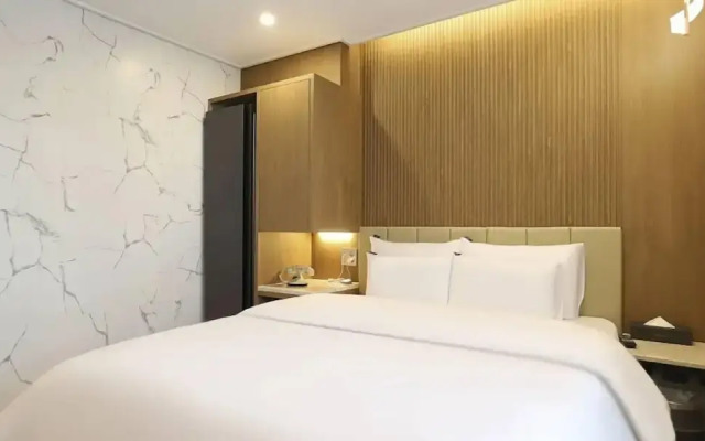 Rosy Hotel