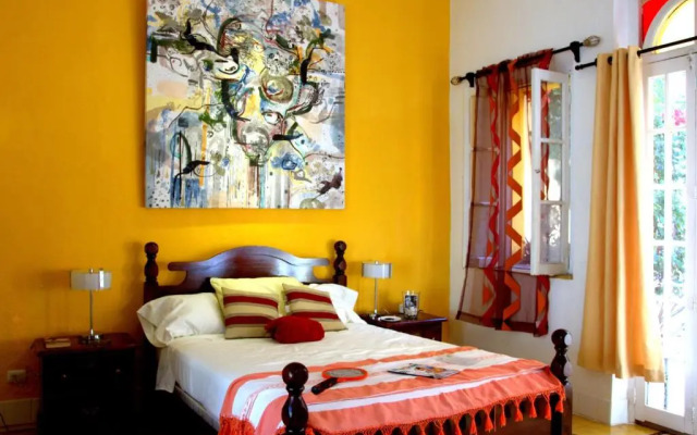 La Pantera Negra Gallery and B&B