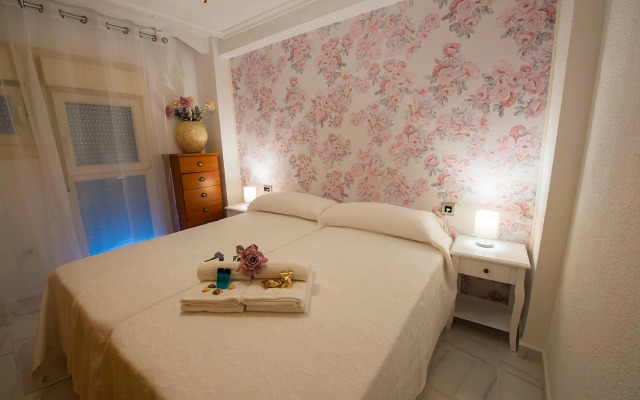 Las Damas Premium 23F Beach Front - Pool & Parking