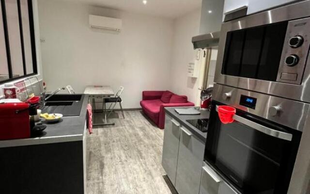 Studio tout équipé avec chambre indépendante