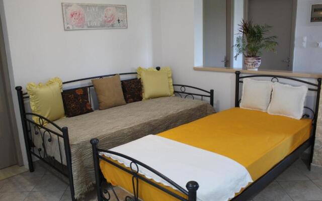 Vakis Apartments 5