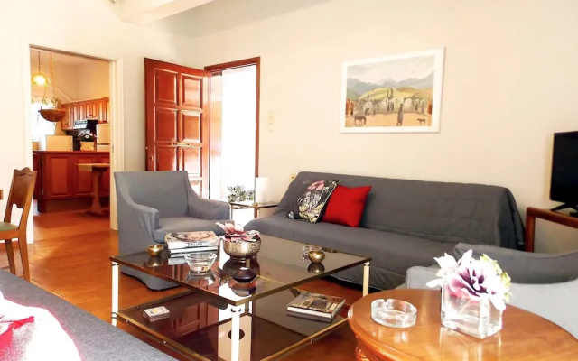 Glyfada Spacious Apartment Garden