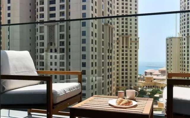 New apt in Dubai Marina with balcony