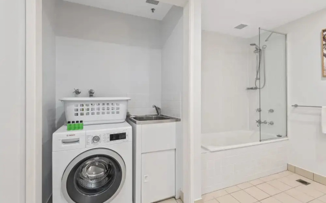 Sleek Kensington 2-bed With BBQ Area & Gym