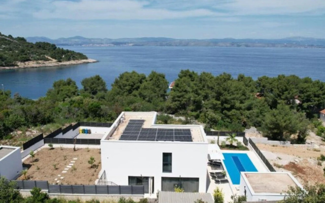 Sunset Villa Aves With Pool, Gym and Sauna