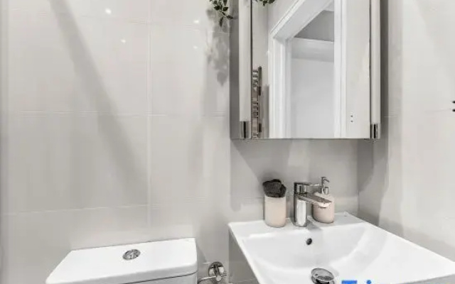 Spacious 2 Bedroom Riverside Home | Welsh Back