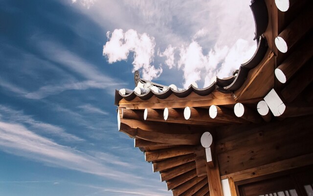 Jeju Hanok Hotel Hallagung