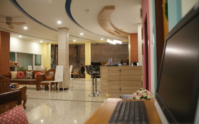 Happy Hostel
