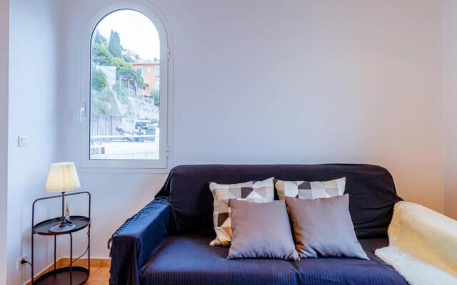 Brand New Studio, Sea View, AirCon, Wifi