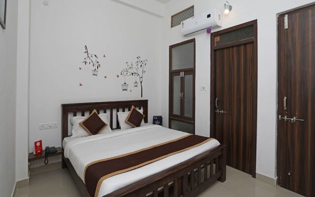 OYO 10132 Hotel Regal Inn