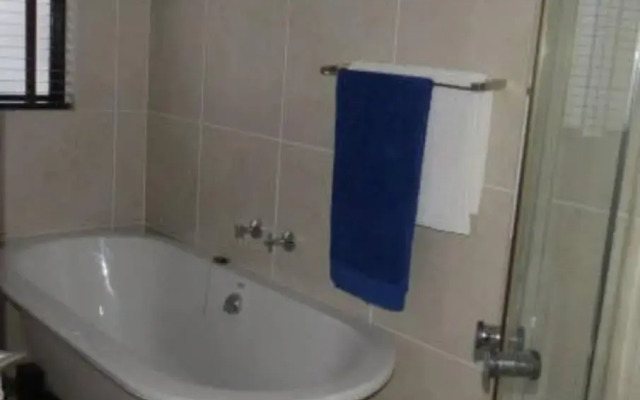 Modern Executive Penthouse All Amenities