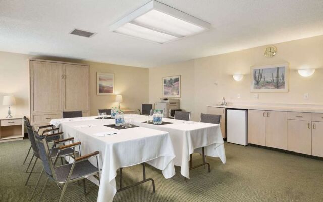 Travelodge Calgary University