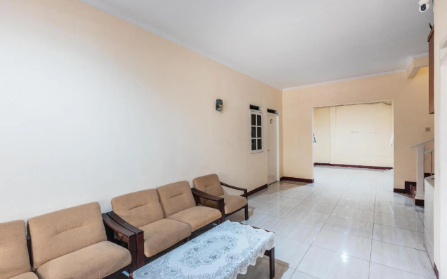 Aquina House By OYO Rooms