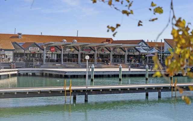 Hillarys Harbour Resort