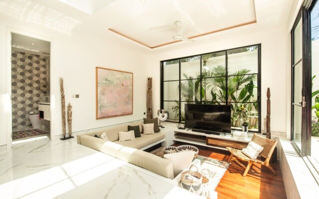 Stunning 6 BR Villa With Breathtaking Scenery